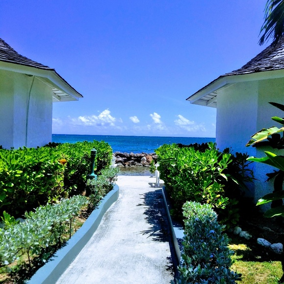 Meet your Posher, Roberta - Picture 1 of 1